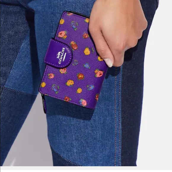 New - Medium Corner Zip Wallet With Mini Vintage Rose Print - Picture 3 of 3